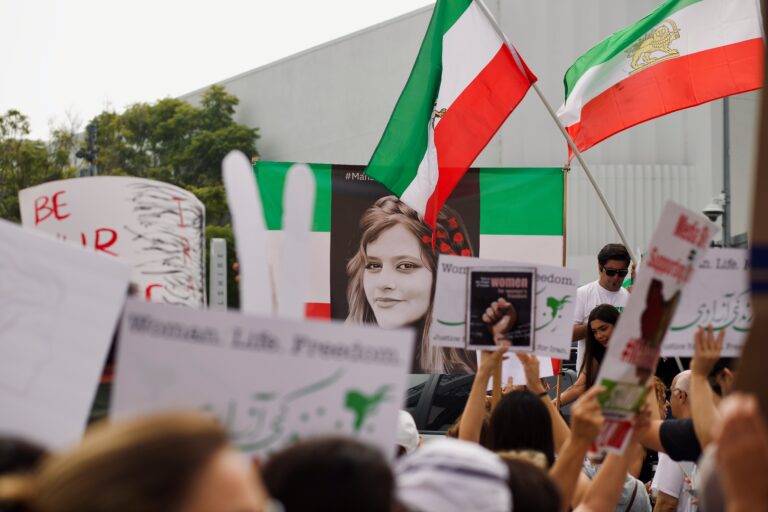 «Donna, vita, libertà», il grido del popolo iraniano
